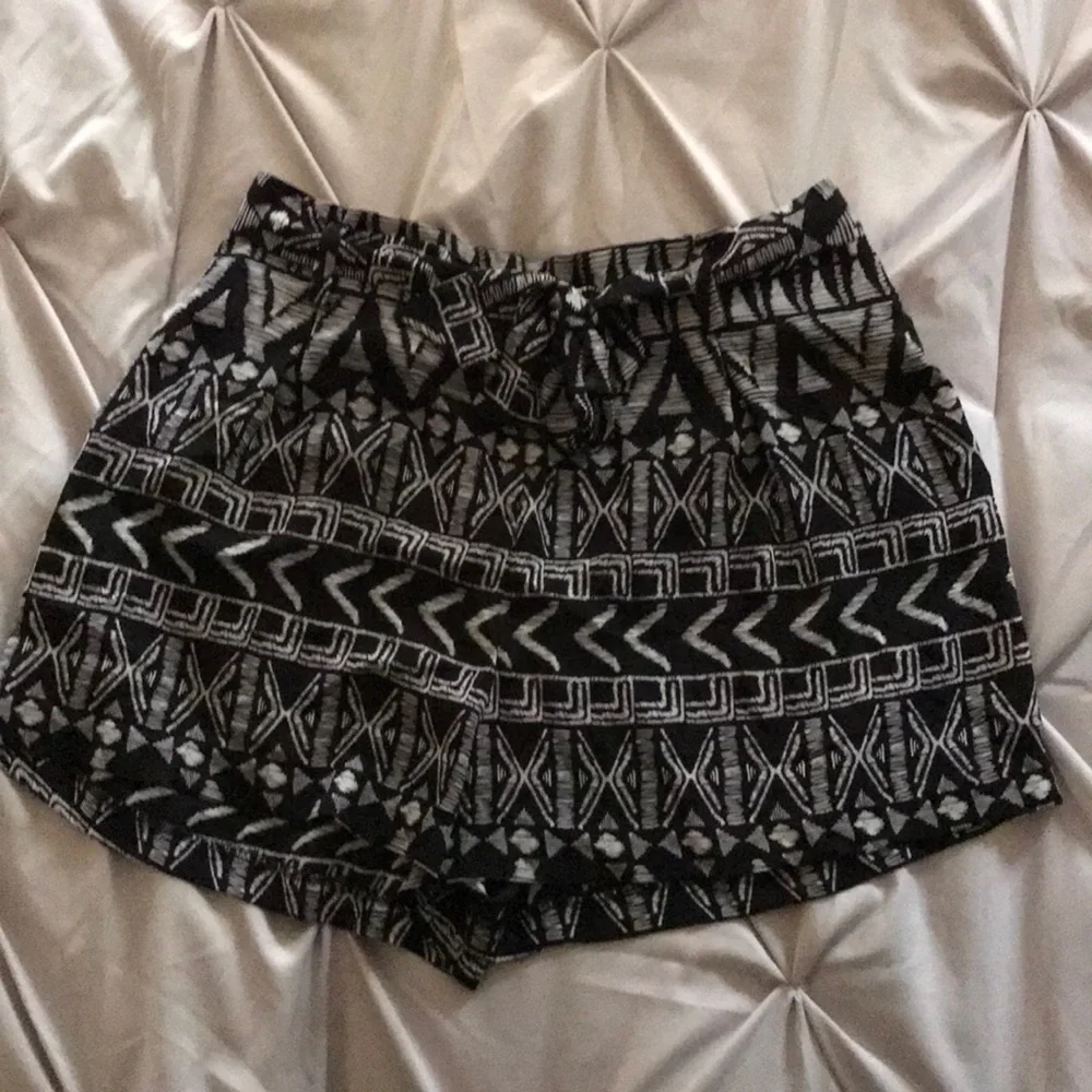 Monteau Shorts Size Large